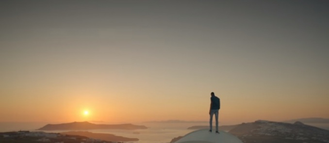 O Γιάννης Αντετοκούνμπο ταξιδεύει την Ελλάδα στον κόσμο (VIDEO)